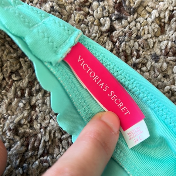 VICTORIAS SECRET bikini top size 34C - Picture 4 of 4
